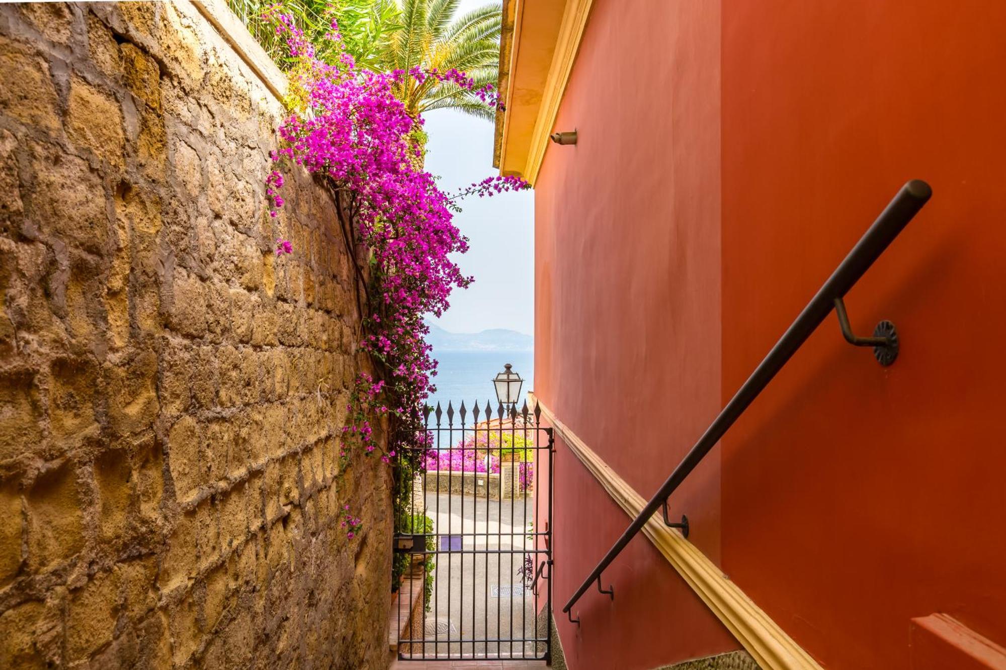 Villa Dolcevita With Parking By Napoliapartments Экстерьер фото