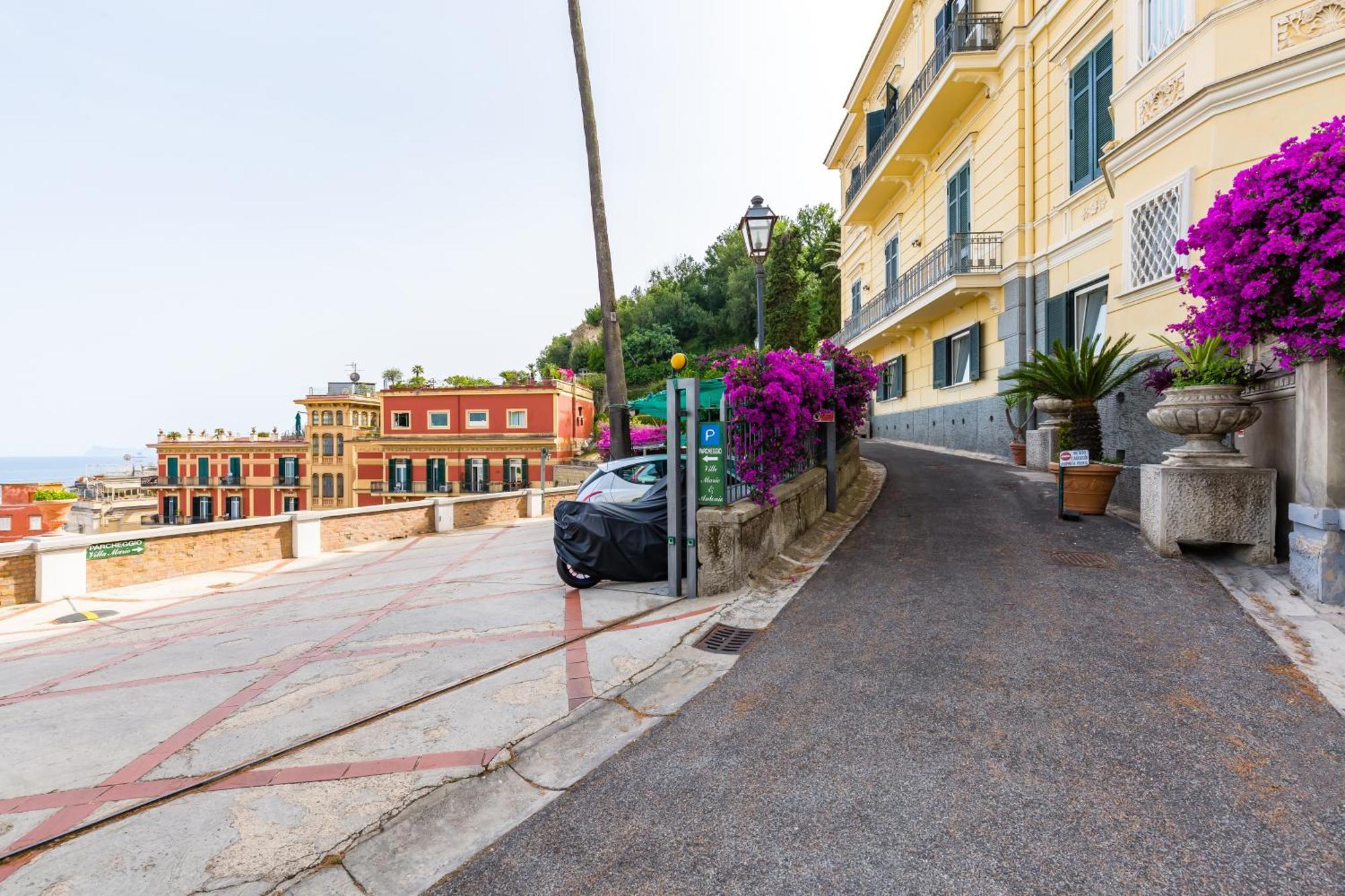 Villa Dolcevita With Parking By Napoliapartments Экстерьер фото